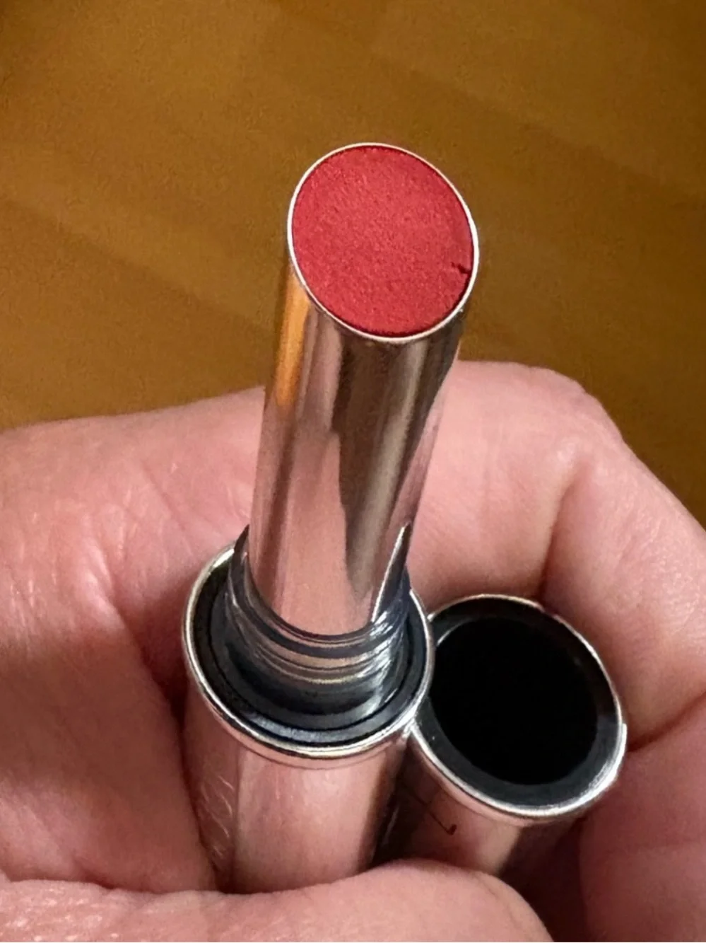 New,M-AC LOCKED KISS 24HR LIPSTICK 99 EXTRACHILI A kissproof and transfer-proof.